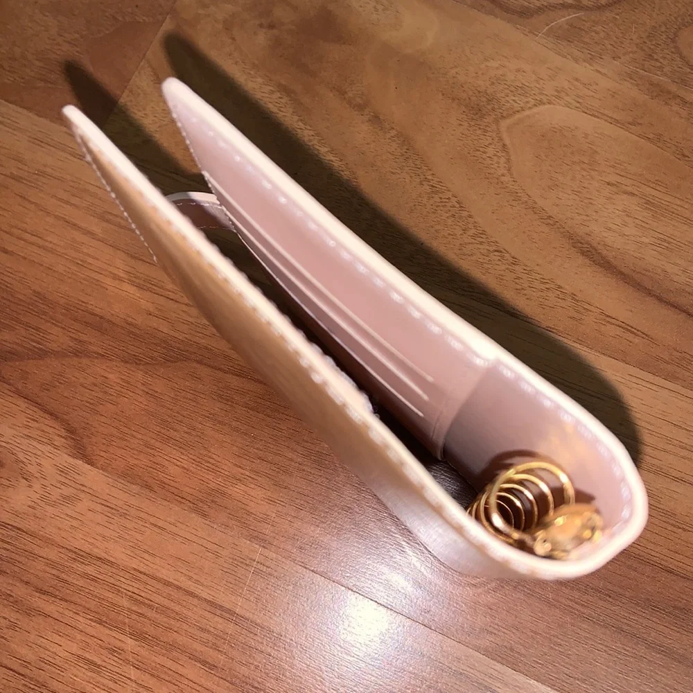 Authentic Louis Vuitton Marshmallow Vernis Leather Agenda